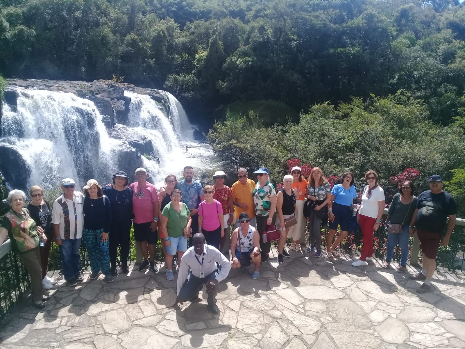 Véu das Noivas com turistas