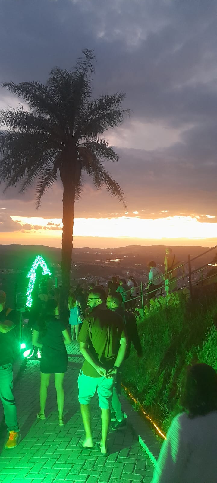 Pôr do Sol no Cristo Redentor